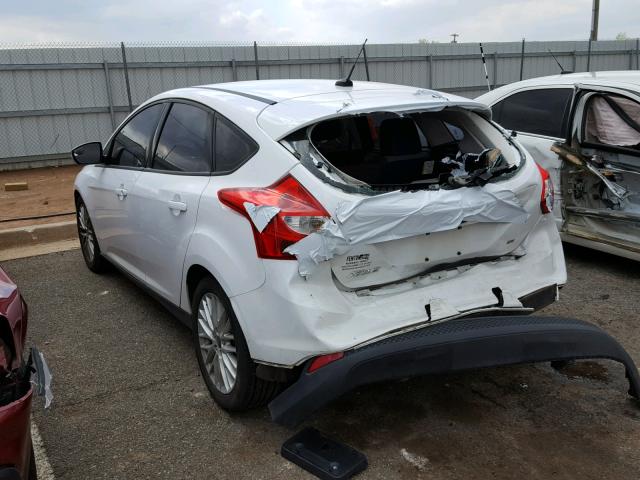 1FAHP3K21CL161061 - 2012 FORD FOCUS SE WHITE photo 3