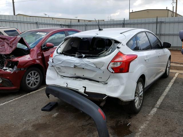 1FAHP3K21CL161061 - 2012 FORD FOCUS SE WHITE photo 4