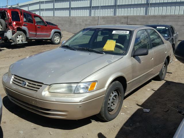 JT2BG22K1W0174742 - 1998 TOYOTA CAMRY CE GOLD photo 2