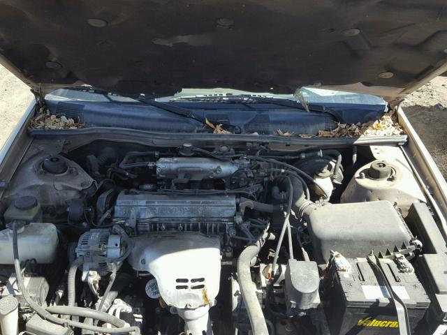 JT2BG22K1W0174742 - 1998 TOYOTA CAMRY CE GOLD photo 7