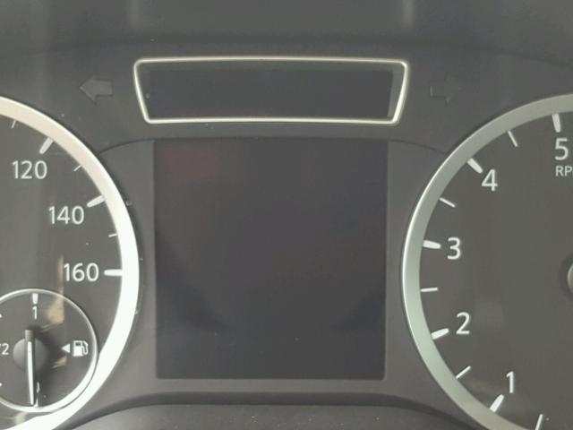 SJKCH5CP6HA039805 - 2017 INFINITI QX30 BASE SILVER photo 8