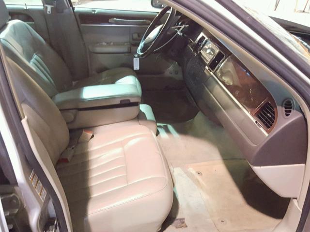 1LNHM82W83Y658755 - 2003 LINCOLN TOWN CAR S GOLD photo 5