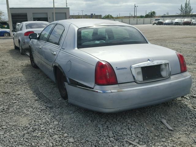 1LNFM82W2WY624791 - 1998 LINCOLN TOWN CAR S BLUE photo 3