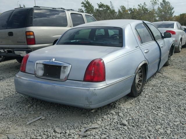 1LNFM82W2WY624791 - 1998 LINCOLN TOWN CAR S BLUE photo 4