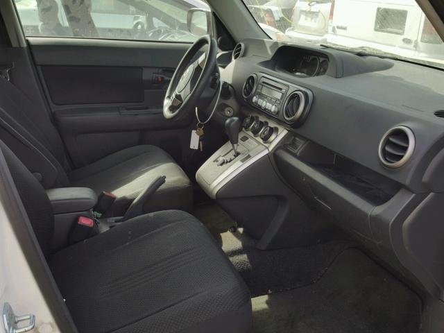 JTLKE50E881047340 - 2008 TOYOTA SCION XB თეთრი ფოტო 5