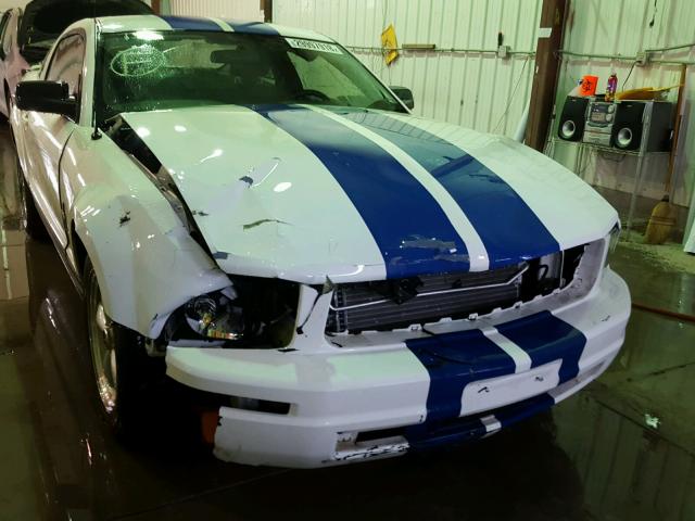 1ZVHT80N985103160 - 2008 FORD MUSTANG WHITE photo 9