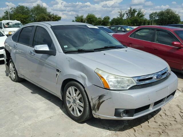 1FAHP35NX8W260781 - 2008 FORD FOCUS SE SILVER photo 1