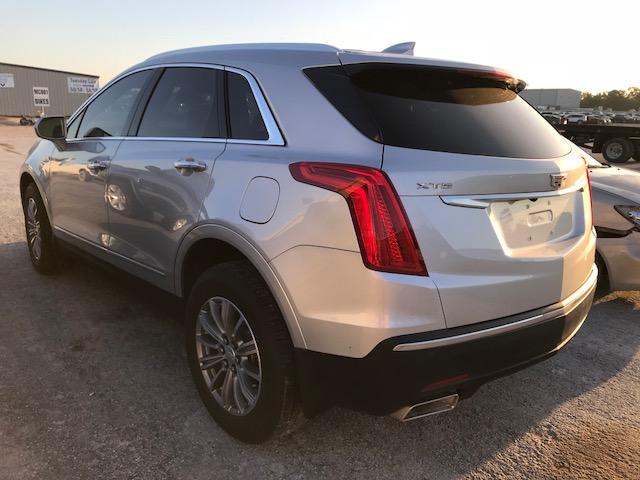 1GYKNBRS4HZ160989 - 2017 CADILLAC XT5 LUXURY SILVER photo 3