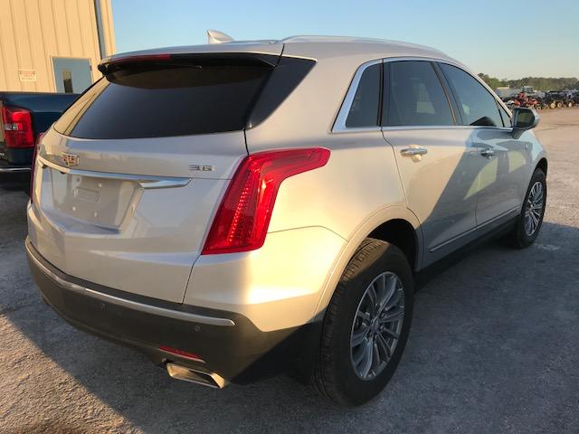 1GYKNBRS4HZ160989 - 2017 CADILLAC XT5 LUXURY SILVER photo 4