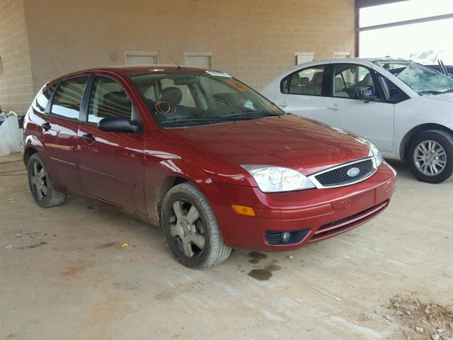 3FAFP37N85R106556 - 2005 FORD FOCUS ZX5 RED photo 1