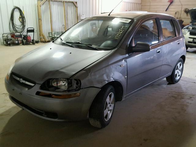 KL1TD66668B243223 - 2008 CHEVROLET AVEO BASE Szary zdjęcie 2