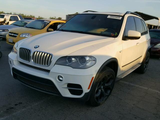 5UXZW0C59C0B89301 - 2012 BMW X5 XDRIVE3 WHITE photo 2