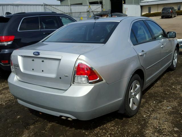 3FAHP07Z99R149528 - 2009 FORD FUSION SE SILVER photo 4