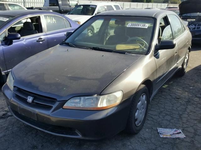 1HGCG564XWA092433 - 1998 HONDA ACCORD LX GRAY photo 2