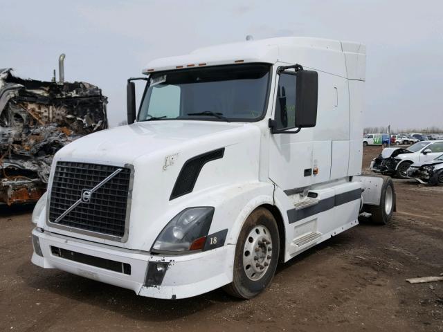 4V4NC9GH56N398075 - 2006 VOLVO VN VNL WHITE photo 2