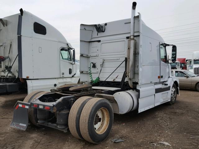 4V4NC9GH56N398075 - 2006 VOLVO VN VNL WHITE photo 4