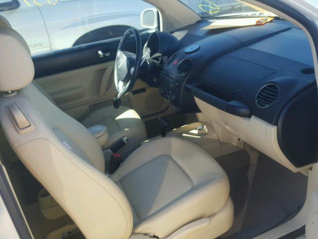 3VWRG3AG1AM012010 - 2010 VOLKSWAGEN NEW BEETLE 白色 照片 5