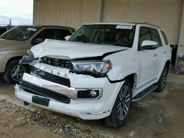 JTEZU5JR9H5163312 - 2017 TOYOTA 4RUNNER SR WHITE photo 2