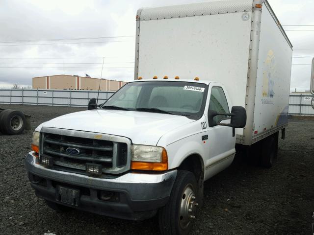 1FDAF56F82EA52912 - 2002 FORD F550 SUPER WHITE photo 2