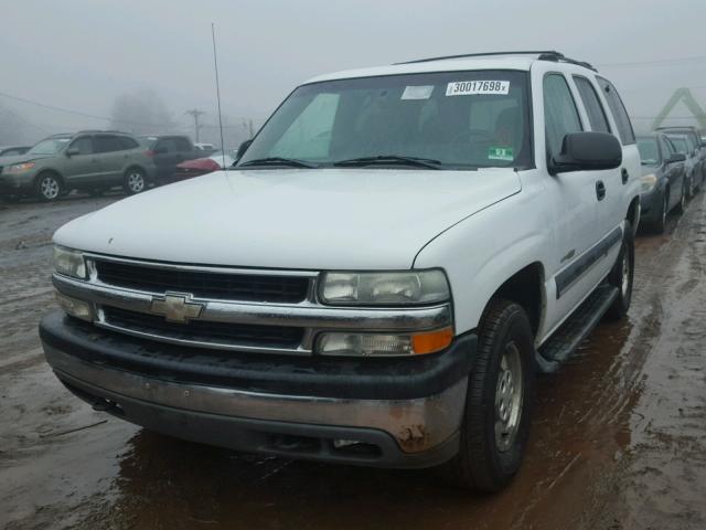 1GNEK13TX1J228943 - 2001 CHEVROLET TAHOE K150 WHITE photo 2