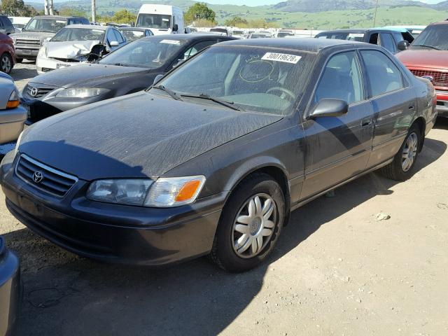 JT2BG22KXY0530494 - 2000 TOYOTA CAMRY CE GRAY photo 2