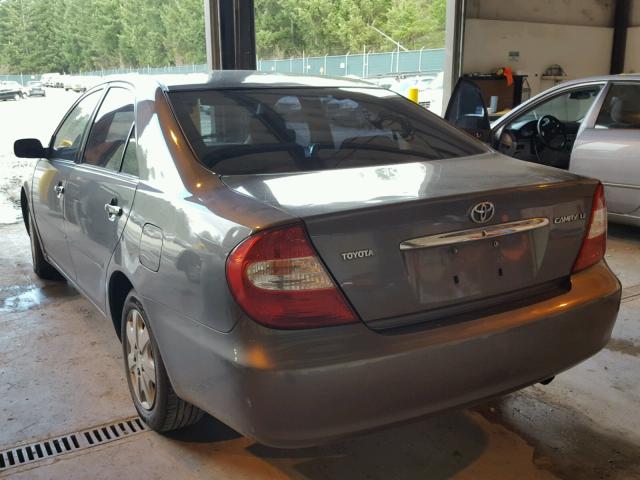 JTDBE32K720101517 - 2002 TOYOTA CAMRY LE GRAY photo 3