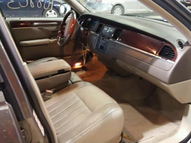 1LNHM82W53Y619010 - 2003 LINCOLN TOWN CAR S TAN photo 5