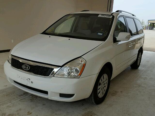 KNDMG4C77C6418697 - 2012 KIA SEDONA LX WHITE photo 2