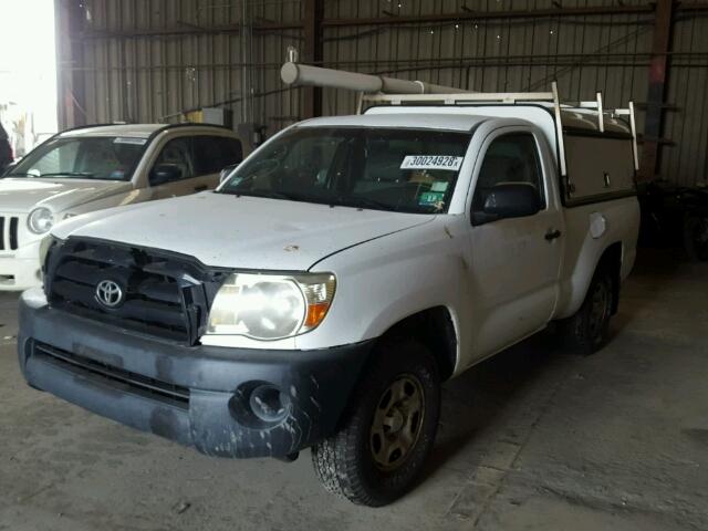 5TENX22N75Z111853 - 2005 TOYOTA TACOMA WHITE photo 2