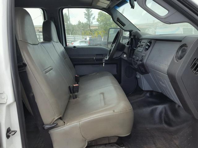 1FD0W4GT0DEB80459 - 2013 FORD F450 SUPER WHITE photo 5