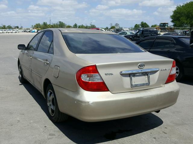 4T1BE32K22U522744 - 2002 TOYOTA CAMRY LE GOLD photo 3