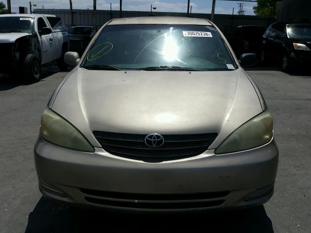 4T1BE32K22U522744 - 2002 TOYOTA CAMRY LE GOLD photo 9