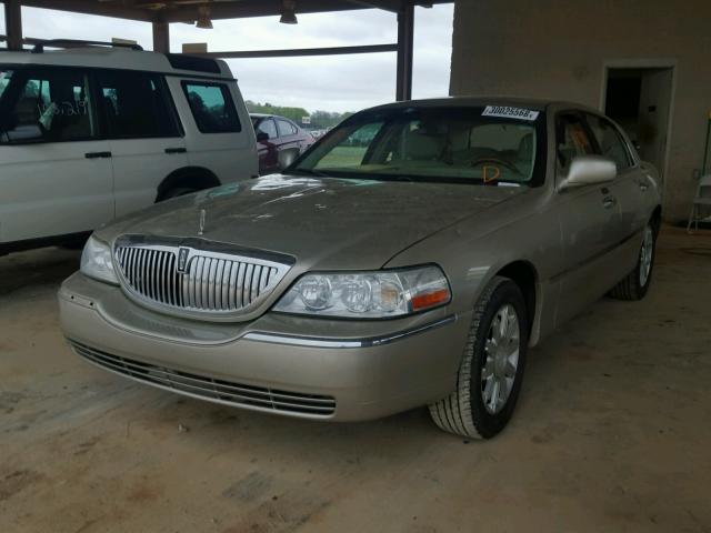 1LNHM82V57Y608358 - 2007 LINCOLN TOWN CAR S GOLD photo 2