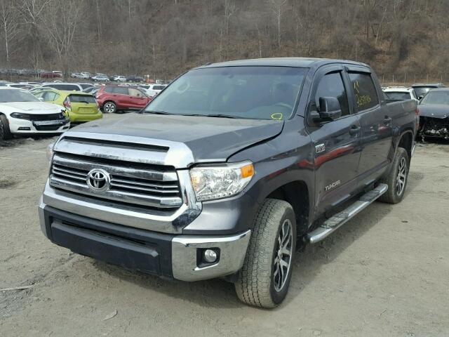 5TFDW5F17HX638049 - 2017 TOYOTA TUNDRA CRE GRAY photo 2