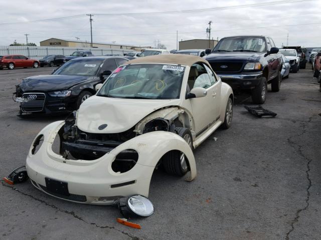 3VWRF31Y28M411367 - 2008 VOLKSWAGEN NEW BEETLE 奶油色 照片 2