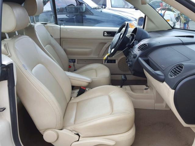 3VWRF31Y28M411367 - 2008 VOLKSWAGEN NEW BEETLE 奶油色 照片 5