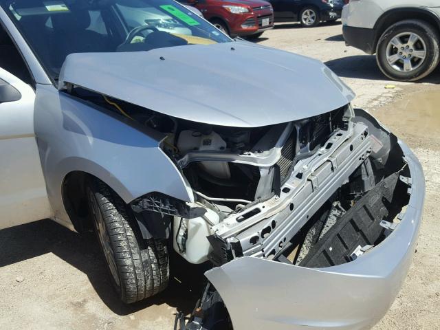 1FAHP3GN4AW196613 - 2010 FORD FOCUS SES SILVER photo 9