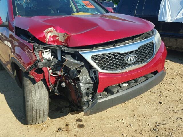 5XYKTDA2XBG078273 - 2011 KIA SORENTO BA RED photo 9