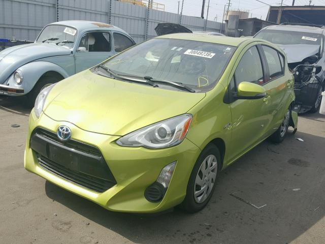 JTDKDTB34F1088902 - 2015 TOYOTA PRIUS C GREEN photo 2