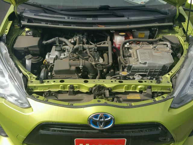 JTDKDTB34F1088902 - 2015 TOYOTA PRIUS C GREEN photo 7