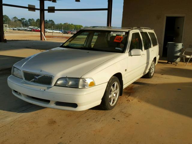 YV1LW61J3Y2633432 - 2000 VOLVO V70 BASE WHITE photo 2