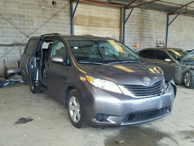 5TDKZ3DCXHS811110 - 2017 TOYOTA SIENNA LE GRAY photo 1