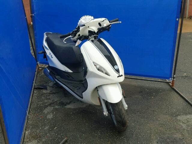 ZAPC526B4G7001915 - 2016 PIAGGIO FLY 50 WHITE photo 1