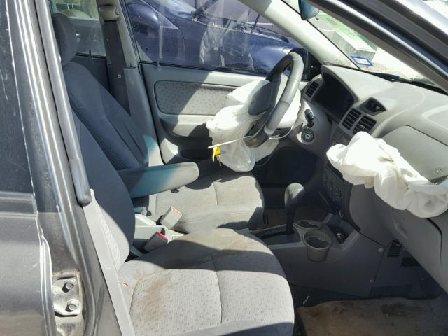 KNADC125936279440 - 2003 KIA RIO GRAY photo 5