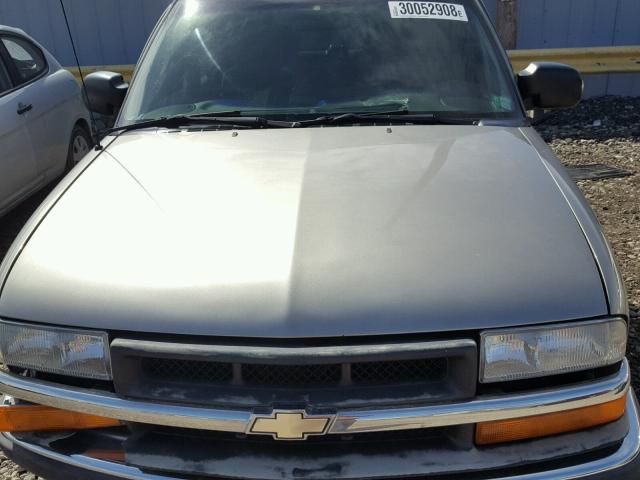 1GNDT13W2Y2289419 - 2000 CHEVROLET BLAZER BEIGE photo 7