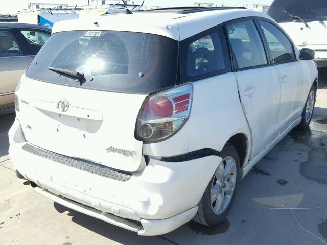 2T1KR32E15C449077 - 2005 TOYOTA MATRIX WHITE photo 4