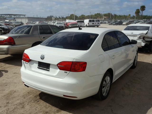 3VWD17AJ9EM416645 - 2014 VOLKSWAGEN JETTA SE WHITE photo 4