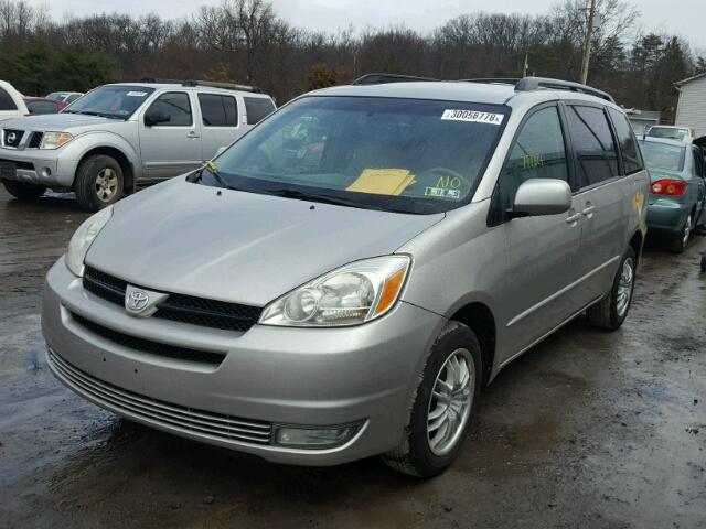 5TDBA22C05S032654 - 2005 TOYOTA SIENNA XLE GRAY photo 2