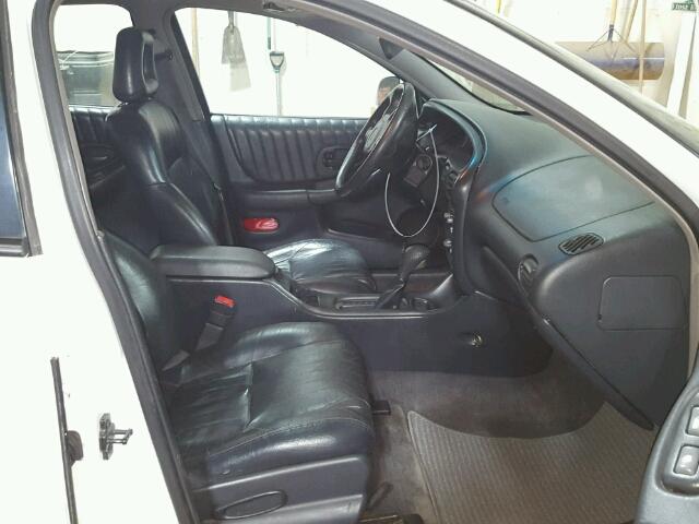 1G2WP52K11F163650 - 2001 PONTIAC GRAND PRIX WHITE photo 5