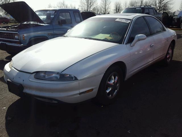 1G3GR62C5W4115239 - 1998 OLDSMOBILE AURORA WHITE photo 2